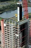 Das Einheben der 30 Tonnen schweren Kesselmodule