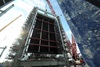 Das Einheben der 30 Tonnen schweren Kesselmodule