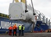 Zum Entladen des Generators aus dem Schiffsrumpf wurde die Zwischendecke geöffnet.