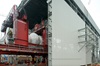 Ein Teil der Gasturbine ist schon im Maschinenhaus verschwunden.